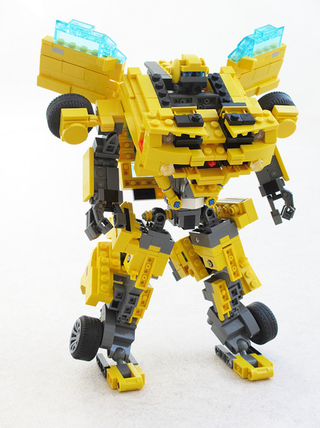 Illustration for article titled This Lego Chevy Camaro hides an excellent robotic secret
